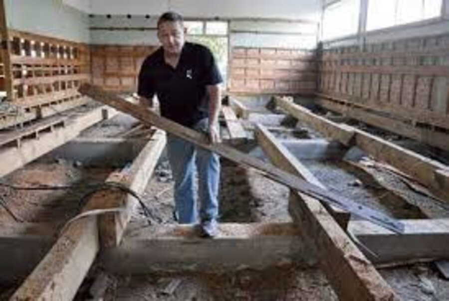 Lyall Delore salvaging beams from the old RSA building